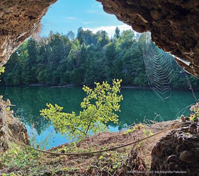April - Klemen Udovič